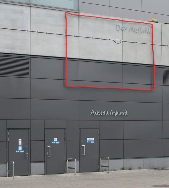 Auch das Austreten wird hier in Szene gesetzt.