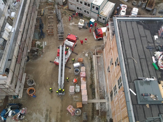 Einsatz in 30 Metern Höhe: Die Freiwillige Feuerwehr Steyr rückte mit einer Drehleiter an. | Foto: FF Steyr