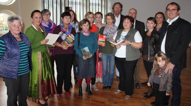 Eröffnungsgäste: Renate Stelzer, Landesrätin Mag. Michacela Resetar, Rita Koller, Sibylle Wolf, Sabine Schedl, Margitta Hierat, Katharina Lukitsch, Dr. Anita Auckenthaler, Elzbieta Lukitsch, LAbg. Mag. Kurt Maczek, Ottilie Schiller, Mag. Reinhard Karner, Silke König, Heidi Kureck, Bgm. Walter Pfeiffer, Jana Stelzer