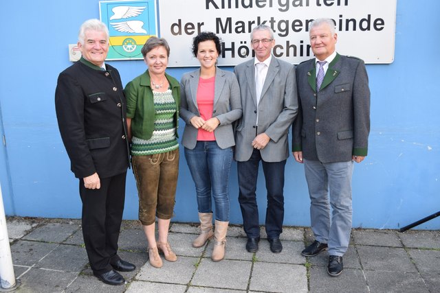 (v.l.n.r.:) Bürgermeister Gunter Kastler, Kindergartenleiterin Notburga Peter, Landtagsabgeordnete Helena Kirchmayr, Vizebürgermeister Alfred Domokosch, Kindergartenausschussobmann Walter Holzleithner.