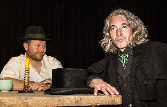 Martin Krendl (li.) und Hannes Gruber im Musical „Die sanfte Gewalt“.