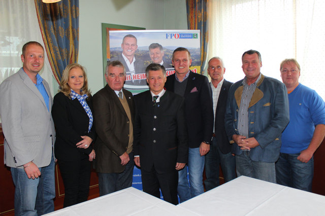 LR Gerhard Kurzmann und NAbg. Mario Kunasek mit einigen FPÖ-Funktionären des Bezirks Voitsberg. | Foto: Cescutti