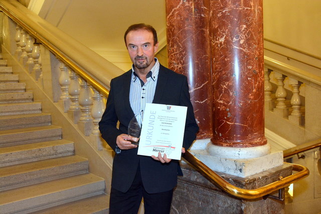 Stolz: Wambacher-Chef Josef Engelmayr bei der Verleihung des Hietzinger Mercur.
