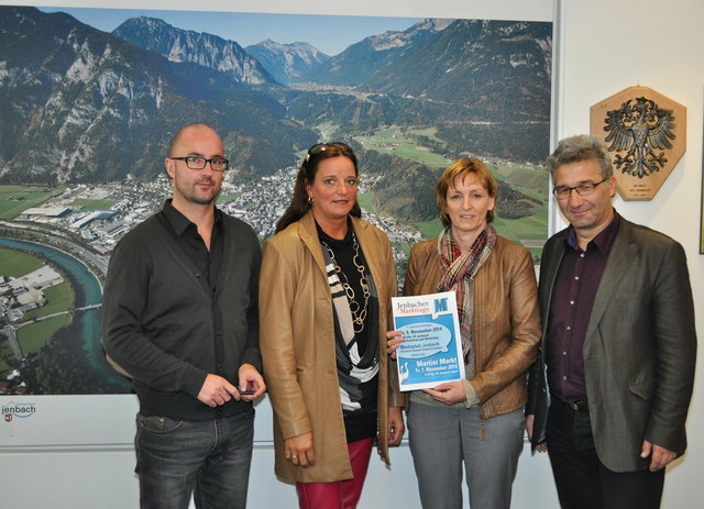 Im Bild von links nach rechts: Arch Dipl Ing Bernhard Stöhr, Martina Pallhuber, Barbara Wildauer Obfrau Marketingausschuss Marktgemeinde Jenbach und Bürgermeister Dietmar Wallner