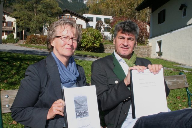 Die Verfasser der wissenschaftlichen Arbeiten: Christina Nöbauer schrieb "Opfer der Zeit", Rudolf Leo verfasste "Bruck unterm Hakenkreuz".