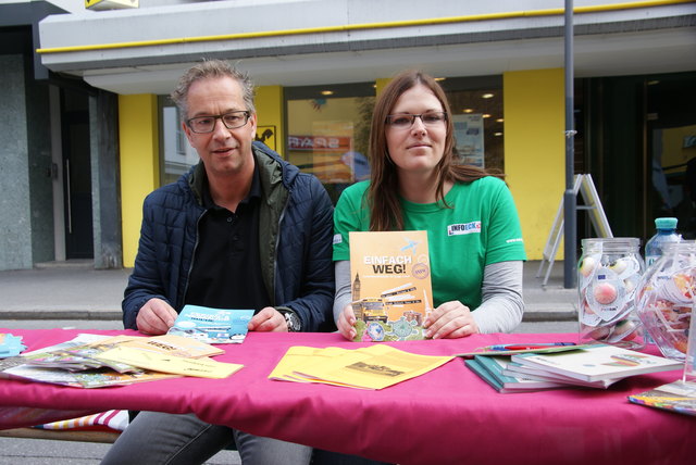 Sandra Bergmann (InfoEck) und Bgm. Wolfgang Jörg.