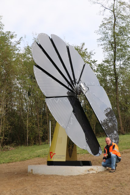 Die Smartflower der Stadtwerke Voitsberg steht am Schlossberg.