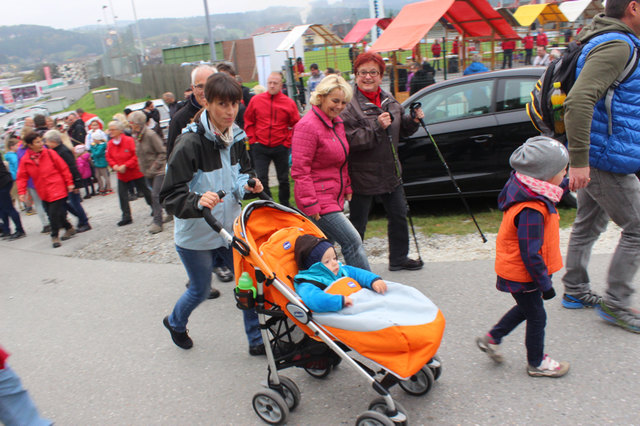 Nicht nur Groß, sondern auch Klein machte sich auf den Weg zum Grafenteich bzw. Energieerlebnispark. | Foto: Cescutti