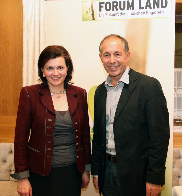 Regina Norz wurde in ihrem Amt als Bezirksobfrau von Forum Land bestätigt. Georg Keuschnigg ist ihr Stellvertreter.