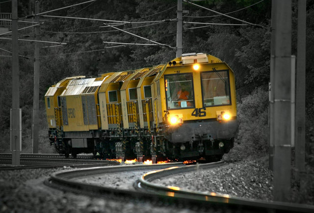 Von 9. bis zum 14. November 2014 ist der Weichenschleifzug hauptsächlich während der Nachstunden im Oberland im Einsatz. | Foto: ÖBB