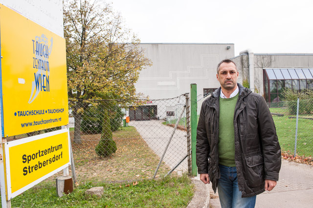 Erol Holawatsch, Klubobmann der Floridsdorfer ÖVP, möchte, dass das Schwimmbad der Schulbrüder von der Stadt übernommen wird.