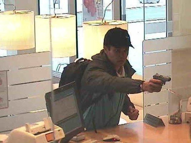 Die Bilder der Überwachungskamera und Hinweise aus der Bevölkerung führten zu dem Bankräuber. Die Polizei fand bei ihm Geldbündel mit BKS-Banderolen.
