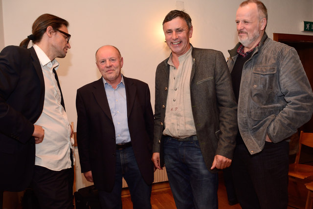 Architekt Michael Zinner, Bürgermeister Wilhelm Peinbauer, Peter Arnreiter (Kulturvereinsobmann) und Amtsleiter Günther Hofer (vlnr.).