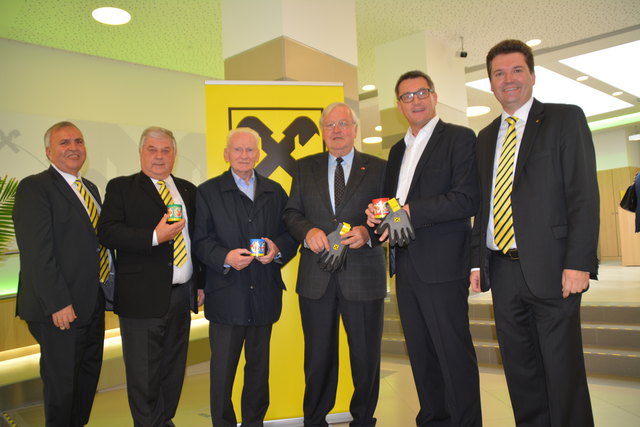 Beim Weltspartag waren die Banken in Oberwart gut besucht. Hochrangige Vertreter der OSG schauten u.a. bei der Raiffeisenbezirksbank vorbei