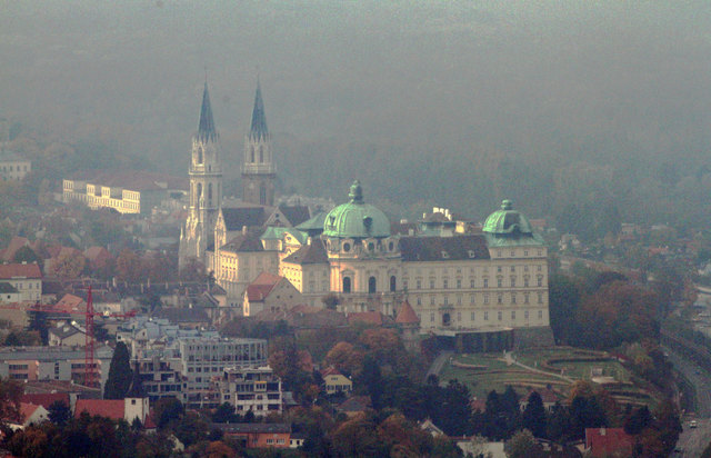Stift Klosterneuburg Sicht vom Leopoldsberg, Foto Leo Klinke