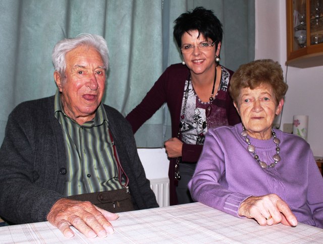 Bgm. Waltraud Schwammer gratulierte Gertrud und Karl Postl zur „Diamantenen“.