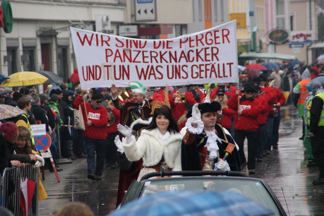 Faschingsumzüge (wie hier in Perg 2012) sind selten geworden. Mit ein Grund: Strenge Auflagen für Veranstalter.