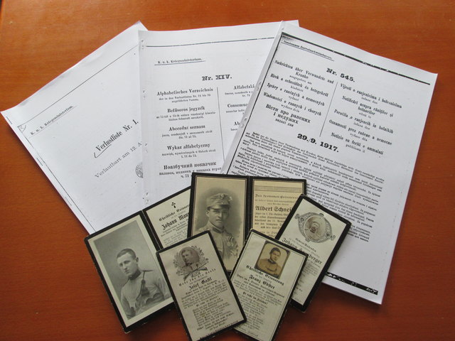 Mit alten Briefen, Sterbebildern oder Ehrenbüchern wird versucht, den Verbleib von 18.000 Kaiserjägern aufzudecken.