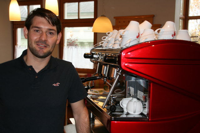 Ulrich Wieland freut sich über gelungene Renovierung des Cafe Wieland im Krankenhaus Tamsweg