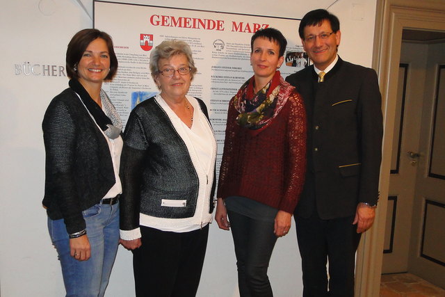 Vzbgm. Maria Zachs, Neo-Gemeinderätinnen Renate Schirmböck und Helga Plank mit  Bürgermeister Gerald Hüller | Foto: Privat