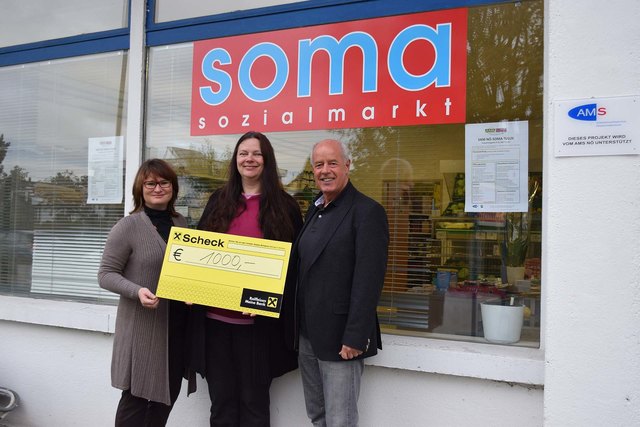Beate Berger, GF SAM NÖ Christine Krampl und Rudolf Winhofer: Die Marktgemeinde Sieghartskirchen hat dem SOMA Tulln als jüngste Unterstützerin einen Scheck über 1.000 Euro überreicht.