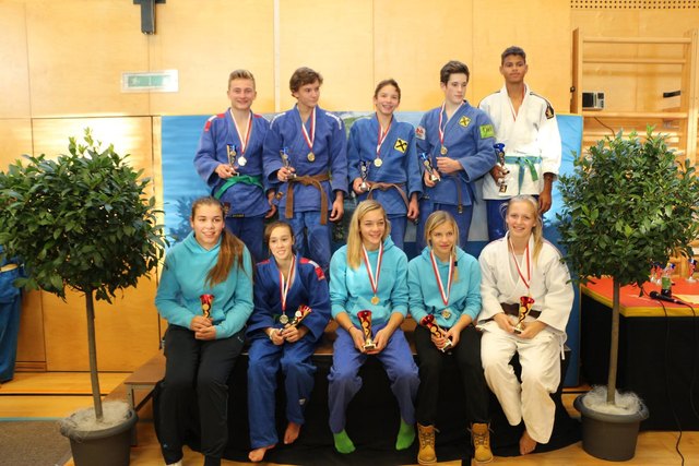Das U16-Team gewann in Kufstein 16 Mal Gold. Im Bild die Gewinner von den Landesmeisterschaften.