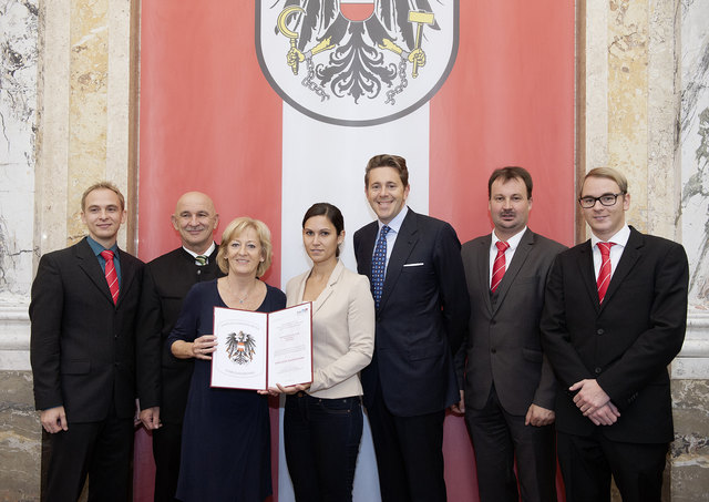 Jürgen, Rudolf und Elfriede Gottwald mit Susanne Bauer, Staatssekretär Harald Mahrer, Thomas Grossinger und Peter Gottwald.