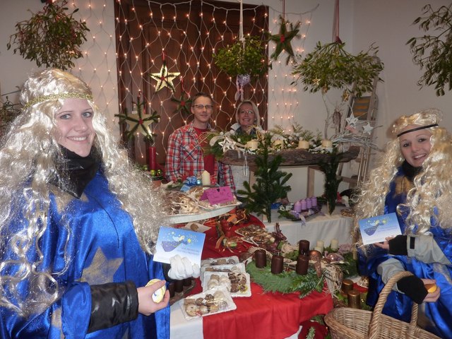 Zahlreiche Aussteller am Marktplatz, im Gemeindeamt und in der NNÖMS werden weihnachtliche Produkte und Leckereien anbieten!