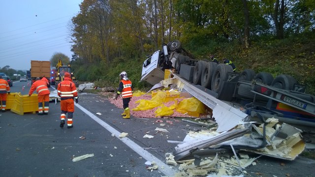 Ein Bild der Verwüstung bot sich der Melker Feuerwehr auf der Westautobahn in Richtung Salzburg.