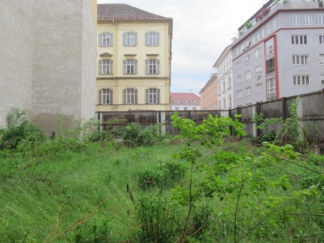 Diese Brache beim ehemaligen Kommod-Haus ist ein Beispiel für ungenutzte Ressourcen in bester Lage.