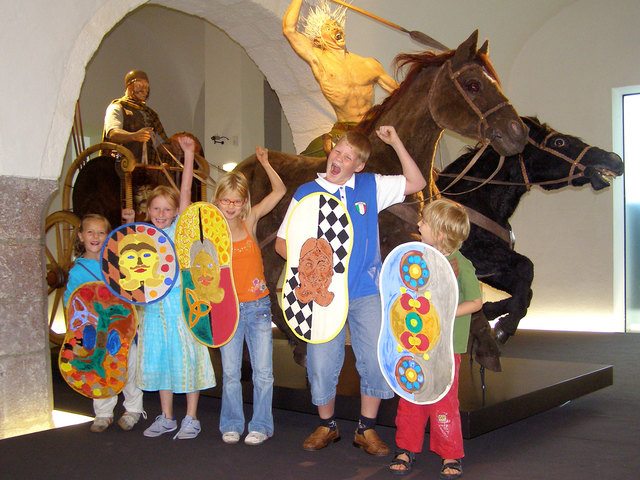 Der pompöse Streitwagen ist weg, er fristet nun am Dachboden des Keltenmuseums sein Dasein.