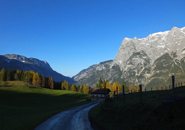 Links das Hagengebirge, rechts das Hochtor im Tennengebirge