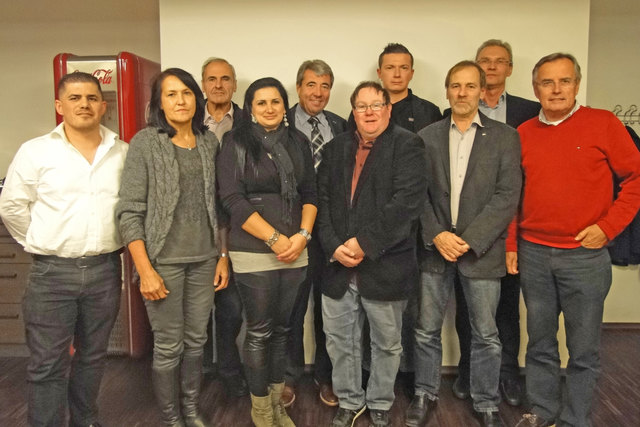 Mitglieder des SWV-Bezirksteams mit Teilnehmern an der Generalversammlung (vl): 
Ugur Kalkan, Maria Bahsler, KommR Dkfm. Gerhard Pinkernell, Johanna Strohmar, SWV-Bezirksvorsitzender KommR Mag. Werner Blum, Reinhard Hochreiter, Irfan Hamzic, Thomas Dengler, Steuerberater Reinhard Stulik (Vortragender zum Thema Einpersonenunternehmen), KommR Franz Kürzel | Foto: SWV NÖ