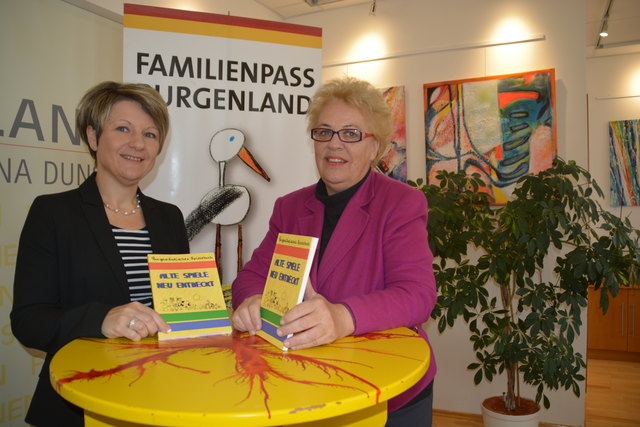 Frauenlandesrätin Verena Dunst und Projektleiterin Barbara Horvath-Piroska (Familienreferat) gaben den Startschuss für die Neuauflage des Projektes „Burgenländisches Spielebuch“