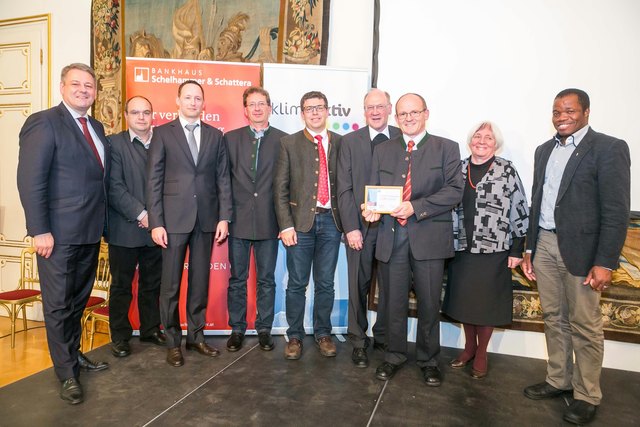 Bundesminister Andrä Rupprechter zeichnete die Pfarre Schwertberg am 27. Oktober im Erzbischöflichen Palais in Wien aus. | Foto: BMLFUW/Robert Strasser