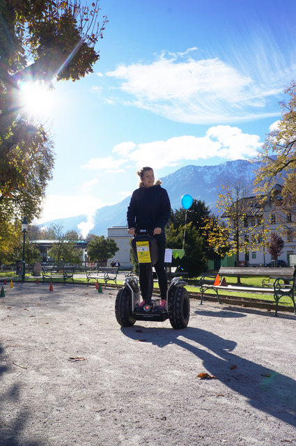 Elektrofahrzeuge wurden beim Mobilitätstag von den Besuchern unter die Lupe genommen. | Foto: KK