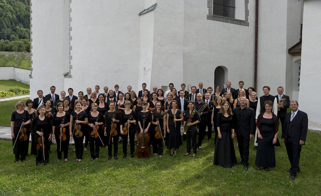 Das Orchester Akademie St. Blasius unter Karlheinz Siessl (rechts)