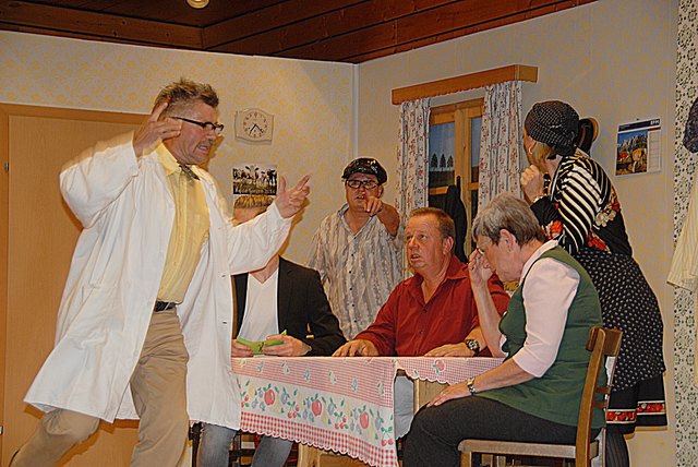 Viel Beifall für die Hobbyschauspieler der Theatergruppe Kleinsteinbach