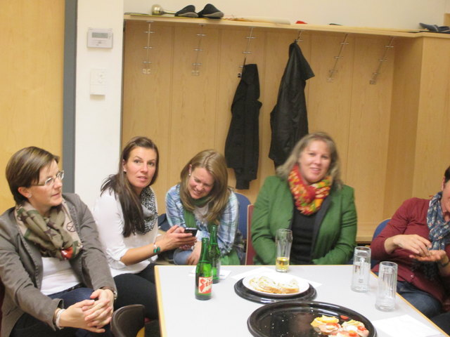Bücherei-Leterin Nathalie Schwarz (2. v links) mit Cornelia Kendlbacher (Bücherei Tamsweg) und 2 Team-Mitgliedern aus St. Andrä
