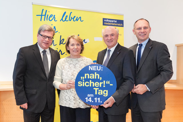 Wirtschaftsbund-NÖ-Direktor Harald Servus mit Wirtschaftsbund-NÖ-Landesgruppen-Obfrau Sonja Zwazl, Landeshauptmann Erwin Pröll sowie VP-Landesgeschäftsführer LAbg. Gerhard Karner.