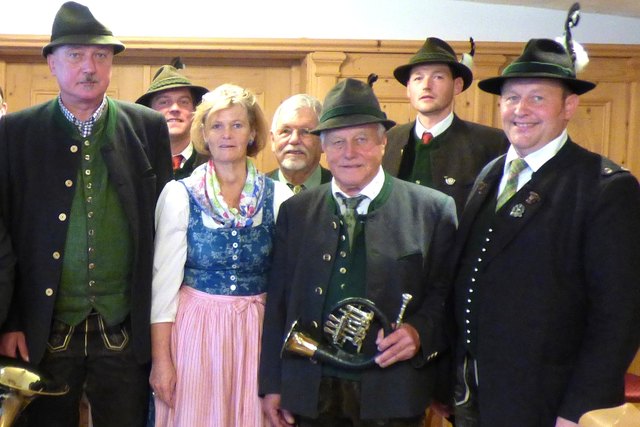 Die Referenten Willi Schwaiger und Roswitha Meikl mit Sigi Schaber und Landeshornmeister Hans Steinberger (1. R. von li.)