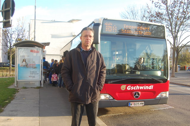 Paulus Kovarik ärgert sich, dass seine Tochter und sein Sohn nicht immer in den überfüllten 16A passen.