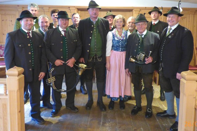 Die Teilnehmer des Jagdhorn-Workshops im Hotel "Auhof" in Großarl.