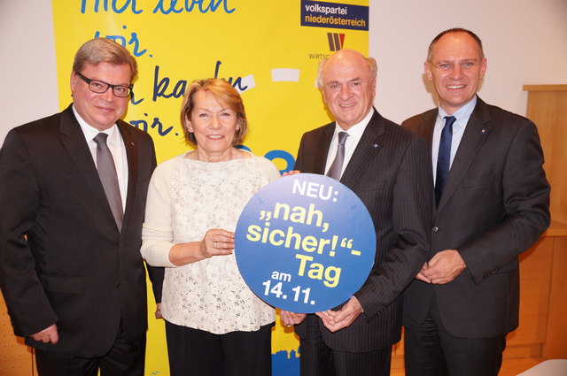 v.l.: Wirtschaftsbund-NÖ-Direktor Mag. Harald Servus, Wirtschaftsbund-NÖ-Landesgruppen-Obfrau Sonja Zwazl, Landeshauptmann Dr. Erwin Pröll, VP-Landesgeschäftsführer LAbg. Gerhard Karner.