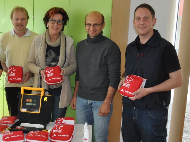 Schulreferent Harald Filzer, VS-Dir. Martha Kirchmeir, Arzt Hannes Lechner, Schulwart Martin Winkler (v. li.) | Foto: Foto: Schwaiger