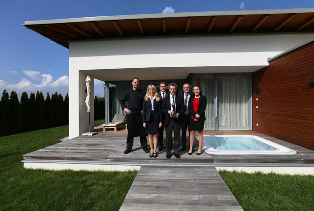 Haubenkoch Peter Reithmayr, Hausdame Elisabeth Pilzweger, Resident Manager Andreas Zybell, Geschäftsführer Manfred Kalcher, Butler Manfred Praschl und Guest Relation Officer Maria Pöttinger | Foto: Scharinger
