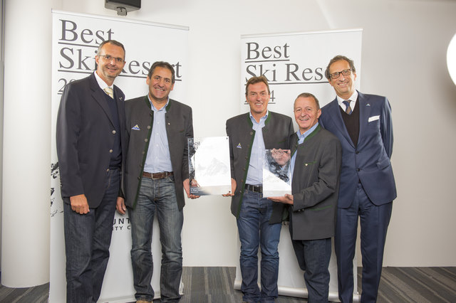 Das Tiroler Skigebiet Serfaus-Fiss-Ladis erreichte Platz 2 und behauptete damit seine Spitzenposition (v. l.): Josef Schirgi (GF TVB Serfaus-Fiss-Ladis), Hubert Pale (GF Bergbahnen Fiss-Ladis), Benny Pregenzer (GF Bergbahnen Fiss-Ladis), Georg Geiger (GF Bergbahnen Serfaus) und Franz Tschiderer (TVB Obmann Serfaus-Fiss-Ladis).