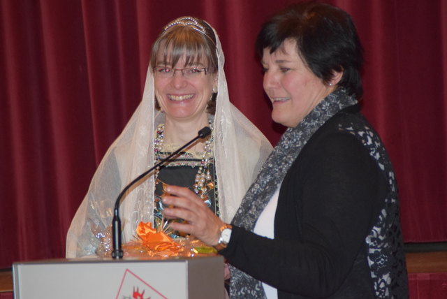 Annemarie Sailer bedankte sich bei Sr. Barbara Flad für ihre Unterstützung.