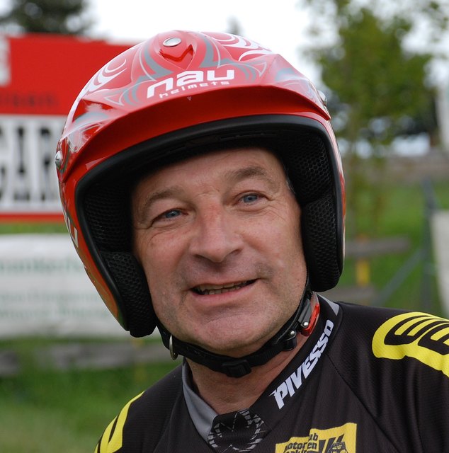 Routinier Walter Zimmermann freut sich über den Ü-45-Gesamtsieg im Cup.
