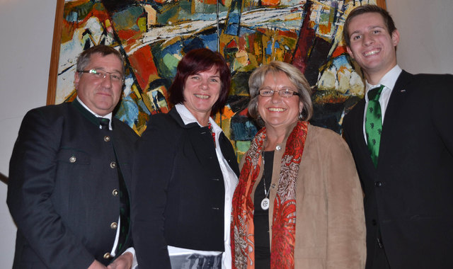 ÖVP-Vorstand mit Herbert Hatzenbichler, Eva Maria Lipp, Michaela Prasthofer, Maximilian Schmatz (v.l.). | Foto: Weeber